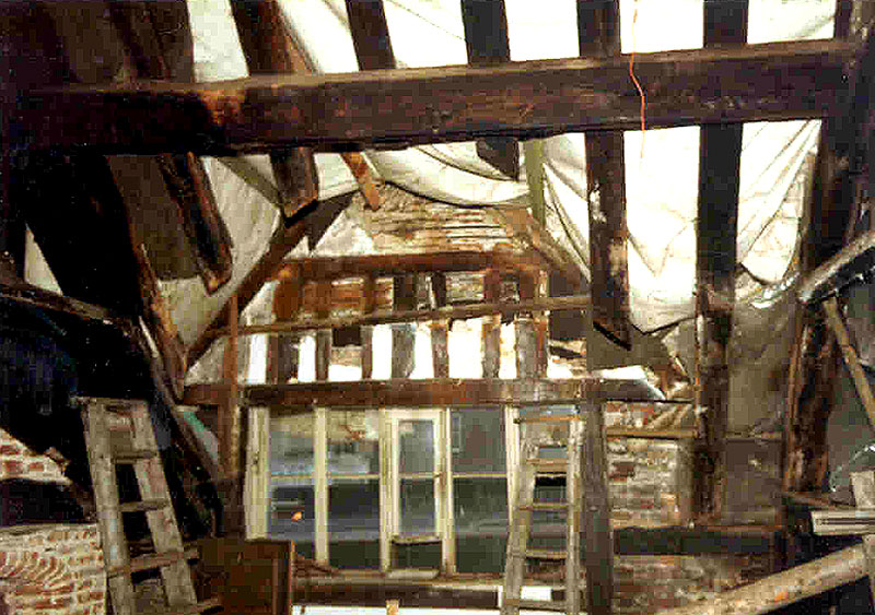 exposed interior oak beams
